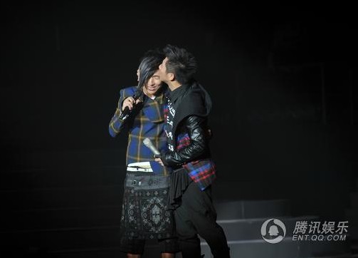 羽泉演唱會狂歡落幕 現場出意外惹全場飆淚(圖)