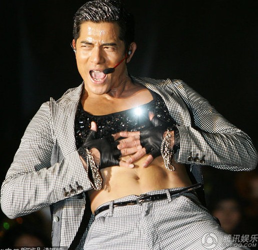 ������ƽ��ҹ���^�I(xi��n)�� �cŮ����(d��ng)��¶��