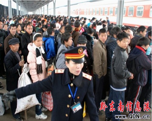 1月3日凱里火車(chē)站送客7000人(圖)