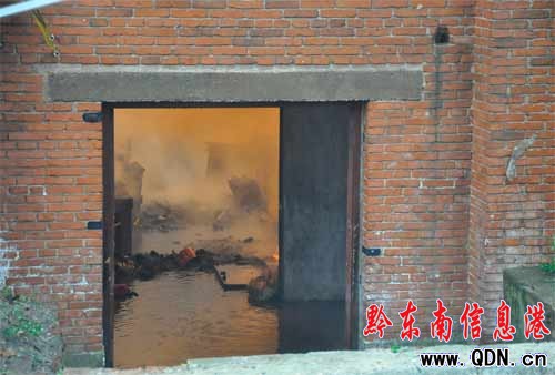 凱里一家具廠發(fā)生火災 3萬元及家具被燒毀(圖)