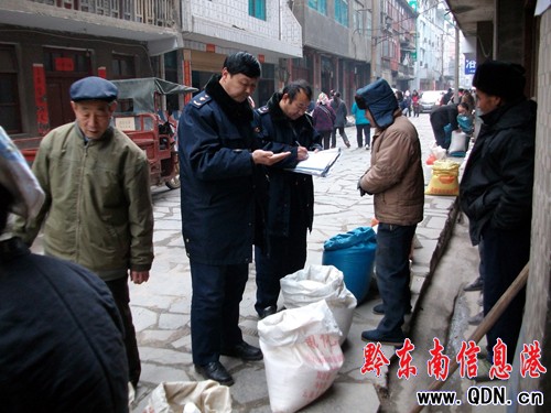 雷山工商局強(qiáng)抓凝凍期間市場監(jiān)管工作(組圖)