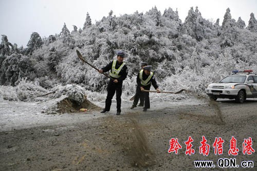 雷山交警打通學生返校考試“通道”(圖)