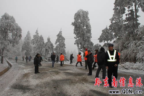 雷山交警打通學生返校考試“通道”(圖)