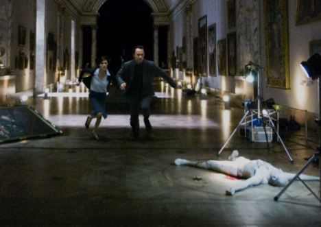 在2005年好萊塢電影《達-芬奇密碼》中,奧德麗-塔圖和湯姆-漢克斯飾演的角色找到了第一條線索 在2005年好萊塢電影《達-芬奇密碼》中,奧德麗-塔圖和湯姆-漢克斯飾演的角色找到了第一條線索