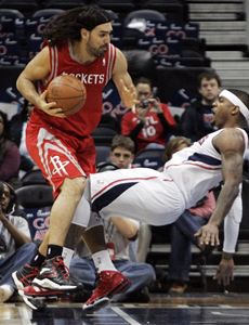 6人上雙火箭拒絕三連敗三將20+老鷹末節功虧一簣