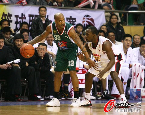 王仕鵬瘋狂34分廣東勝佛山 馬布里空砍35+7+6