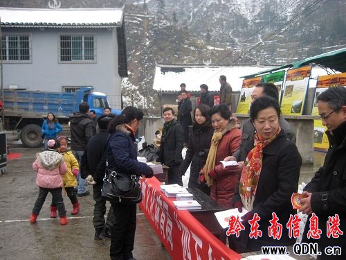 耿生茂出席2011年黔東南州文化、科技、衛生、法律“四下鄉”啟動儀式暨示范活動