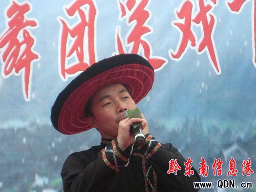 耿生茂出席2011年黔東南州文化、科技、衛生、法律“四下鄉”啟動儀式暨示范活動