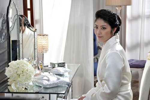 陳慧琳懷雙胞胎內(nèi)幕曝光:體外受孕 打了30針