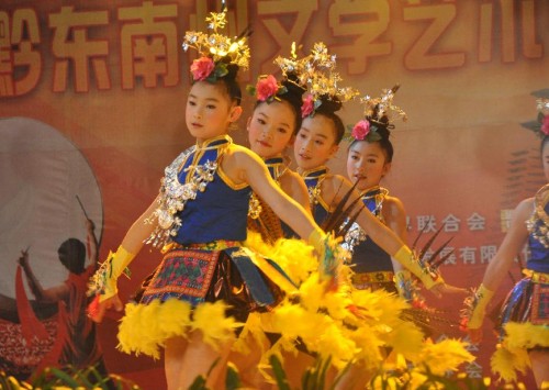 州文學藝術界開展2011年迎春晚會(組圖)