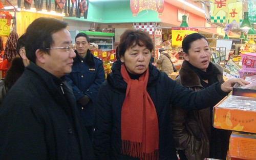 ���Դ�����_չ����ǰʳƷ��ȫ�z�鹤��(�D)