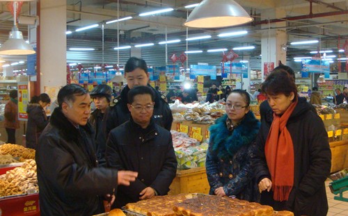 ���Դ�����_չ����ǰʳƷ��ȫ�z�鹤��(�D)