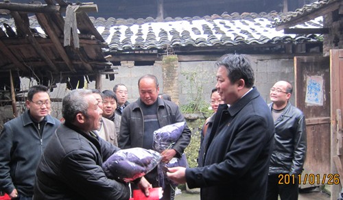 潘亮到錦屏開展“四幫四促”春節(jié)送溫暖活動