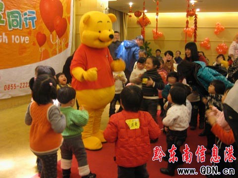 紅黃藍親子園舉行《2011新年親子音樂會》(組圖)