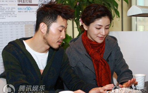 胡可沙溢挑選婚戒 甜蜜之情羨煞旁人(圖)