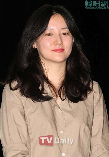 ��Ӣ�۱������Ů�� �������w��ӭ�Ӻ����Q��