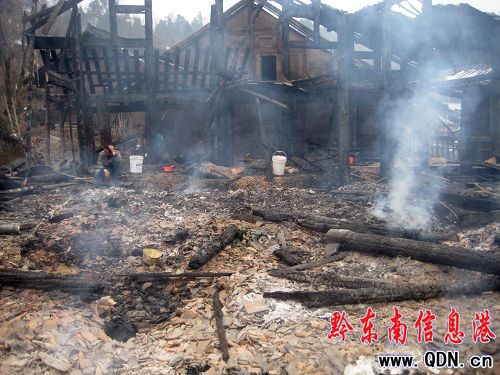 臺江縣北方村發(fā)生一起火災(zāi)事故(組圖)