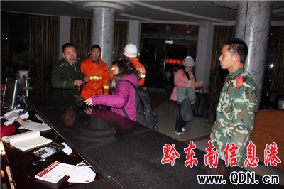 臺灣同胞被困深山 雷山消防徒步接力引出險境