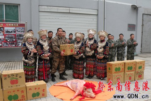 “五朵苗侗金花”出資萬(wàn)元慰問(wèn)黎平侗鄉(xiāng)駐軍部隊(duì)