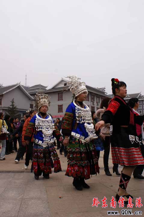 玉兔歡歌辭舊歲 劍河群眾熱熱鬧鬧過新年(圖)