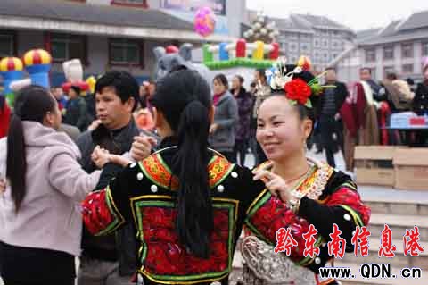 玉兔歡歌辭舊歲 劍河群眾熱熱鬧鬧過新年(圖)