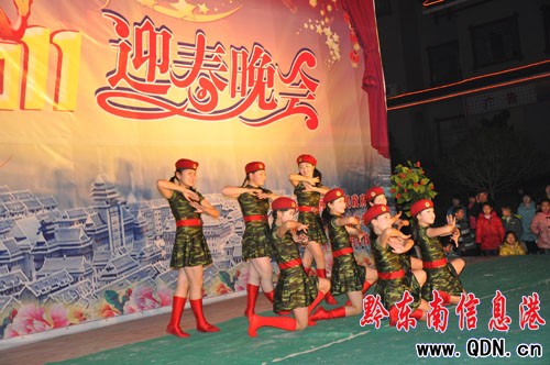 劍河舉辦“山寨春晚”鬧新春(組圖)