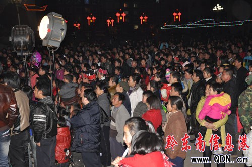 劍河舉辦“山寨春晚”鬧新春(組圖)