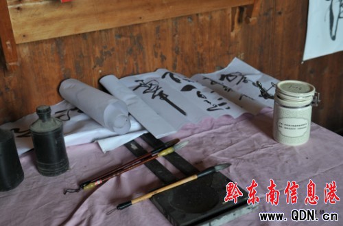 每天練字1小時 52年重來沒間斷(圖)