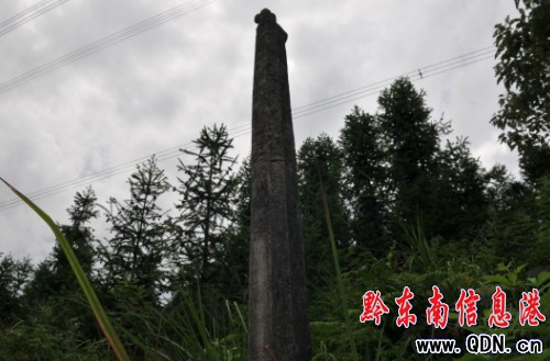 岑鞏發(fā)現(xiàn)一座用滿漢兩種文字銘刻的墳?zāi)?組圖)