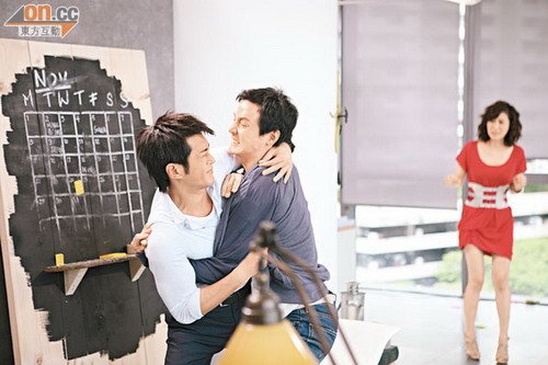 古天樂與影迷新年團拜 不慎揮拳弄傷吳彥祖(圖)