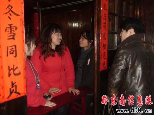 ����������ɫ�Ķ��l(xi��ng)��Y���D��