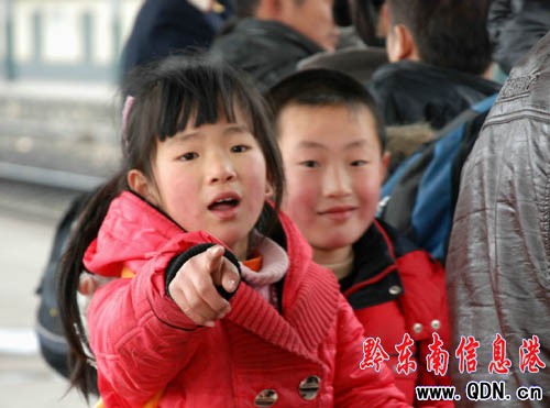 貴州鐵路出現學生流高峰(圖)