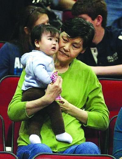 資料圖:姚明母親與姚千金