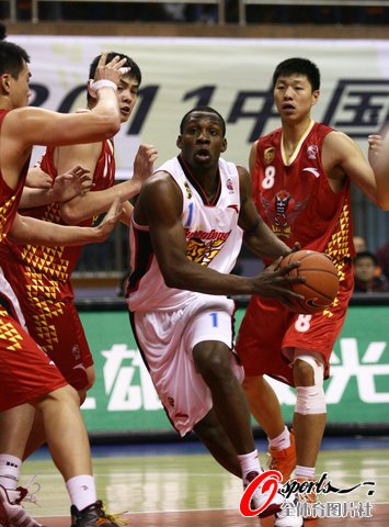 廣東發飆37分勝山東 雙外援46分止對手四連勝