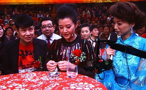 元宵晚會(huì)祖英變魔術(shù)