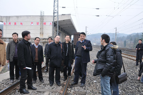 ǭ�|����ί��ӛ�����A���齭�{�У��M�D��