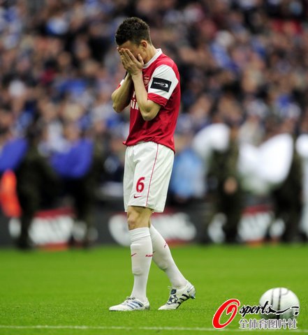 聯賽杯-伯明翰2-1絕殺阿森納奪冠 范佩西進球