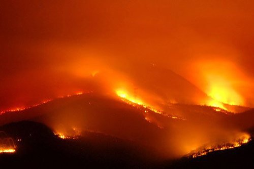 云南麗江發生森林大火 預計今10時明火將撲滅