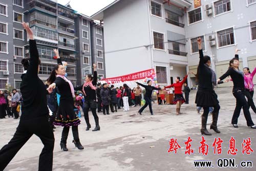 劍河城北社區(qū)舉辦多彩文體活動(dòng)慶“三八”