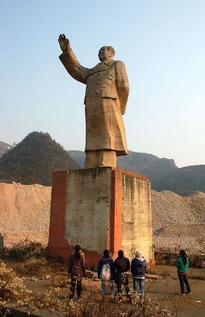 保護偉人雕塑 凱里市新云器材廠將建廣場(圖)