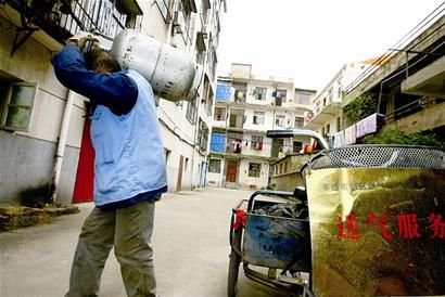 62�q�ϝh��16��ú��ތ��BŮ���B�ɲ�ʿ(�D)