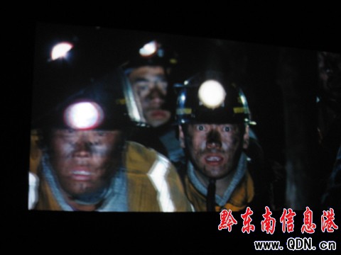 100余名共青團干部及團員青年觀看《幸存日》