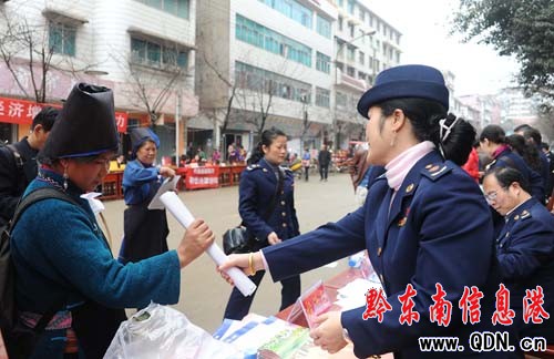 丹寨:消費維權進苗鄉(組圖)