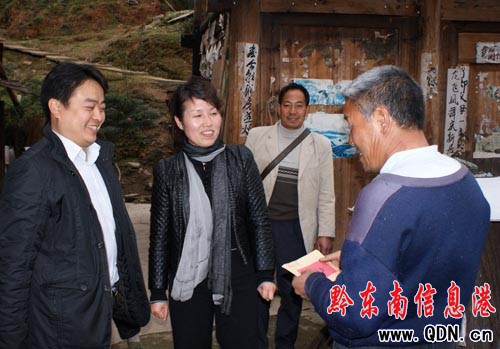 劍河廣電旅游局“四幫四促”進(jìn)農(nóng)家(圖)