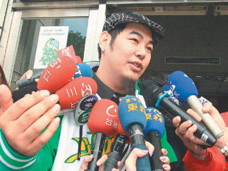 臺藝人羅百吉涉嫌吸毒被捕 兩次尿檢證據確鑿