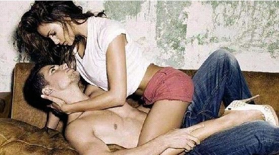 組圖:C羅女友與男模拍大尺度性感誘惑寫真