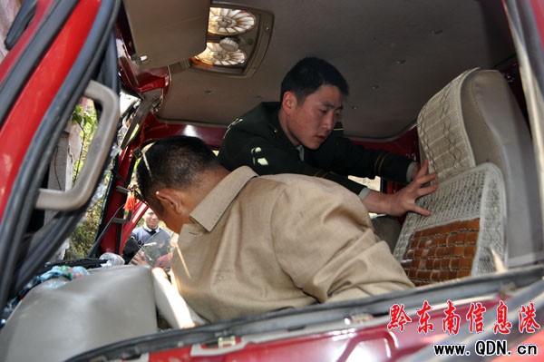 兩貨車相撞一人被困黃平消防成功救援