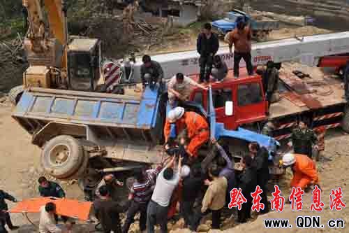 工地兩車相撞被困一人 錦屏消防成功救援(圖)