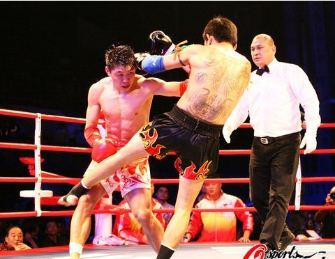 中國90后小將爆大冷 肘技絕殺4分鐘KO泰拳王