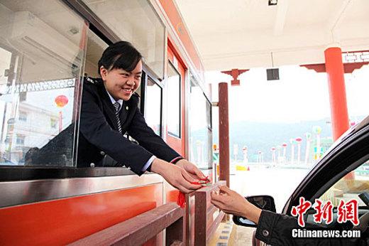 3��31�գ��F��ʡ���l���ٹ�·ͬ�r(sh��)ͨ܇���F��ʡ��(hu��)�����F�(y��ng)��ǭ���������ݸ����򡢶�����ǭ�|���������Ž�������ǭ����������β���{�W���l���ٹ�·ͬ�r(sh��)�_(k��i)ͨԇ�\(y��n)�У���ͨ܇?y��n)�?80���������l(f��) ���� �z